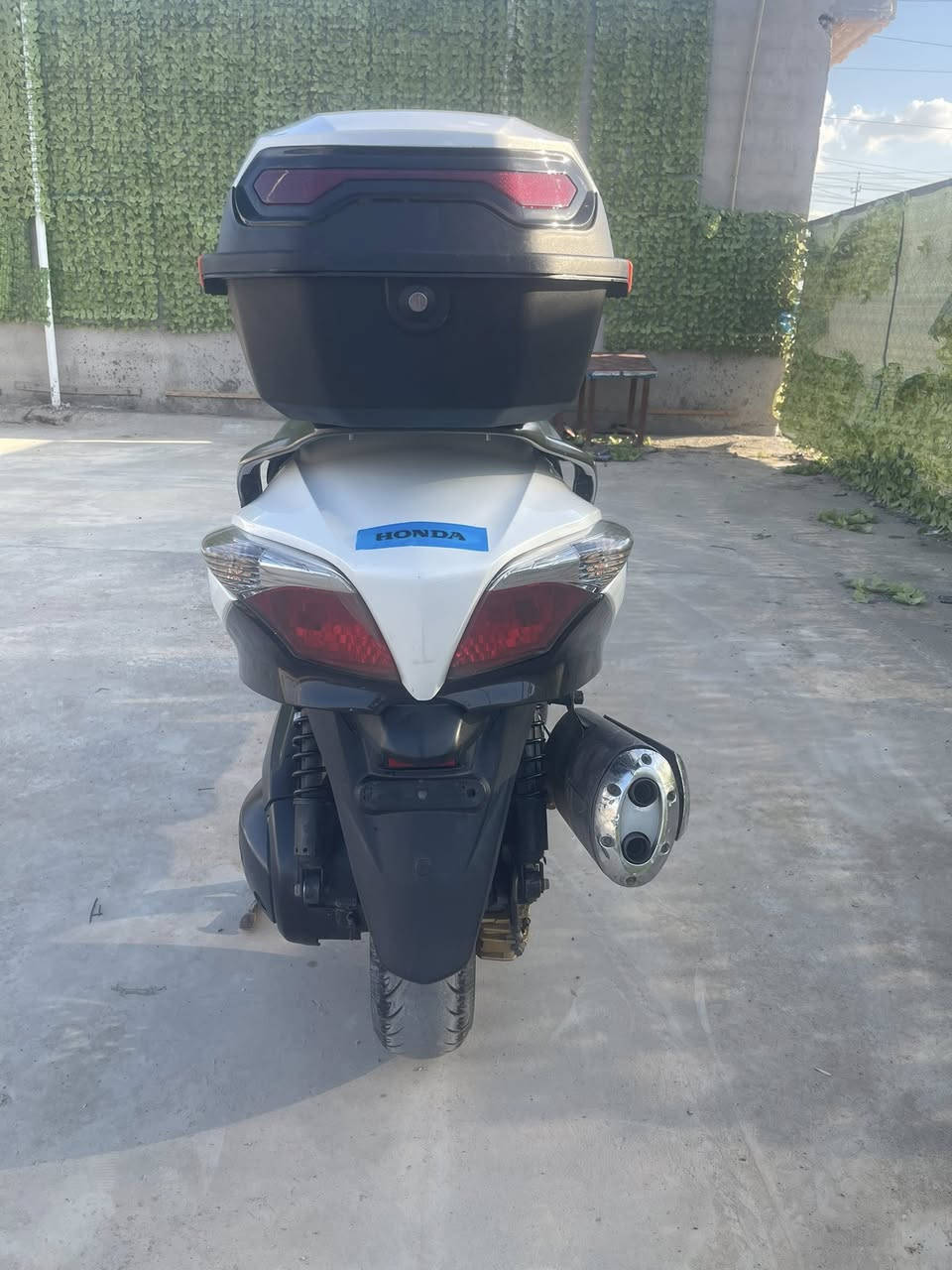 سلام عليكم ورحمة الله وبركاته
سلفر ونج جي تي الحديث (600)
دراجه فول موصفات  اوفر مود 
أي بي إس تتفئه يدات  
أو سويج نضام سكورتي 
جامه قطعتين + جنطه 
منضومه زنون قويه 100/100
و تخم أشاري  زنون 
مكينه شرط مكفوله بدون فتح أي برغي كهربائيات كله شغاله 
نضام بريكات مسويله ادامه كامله 
ول كفر شوفت عينك 
و اوراقه كامله  
+ السعر 16 ونص وبيه مجال 
العنوان بغداد الحسينية مال الراشديه
الهاتف ***********
