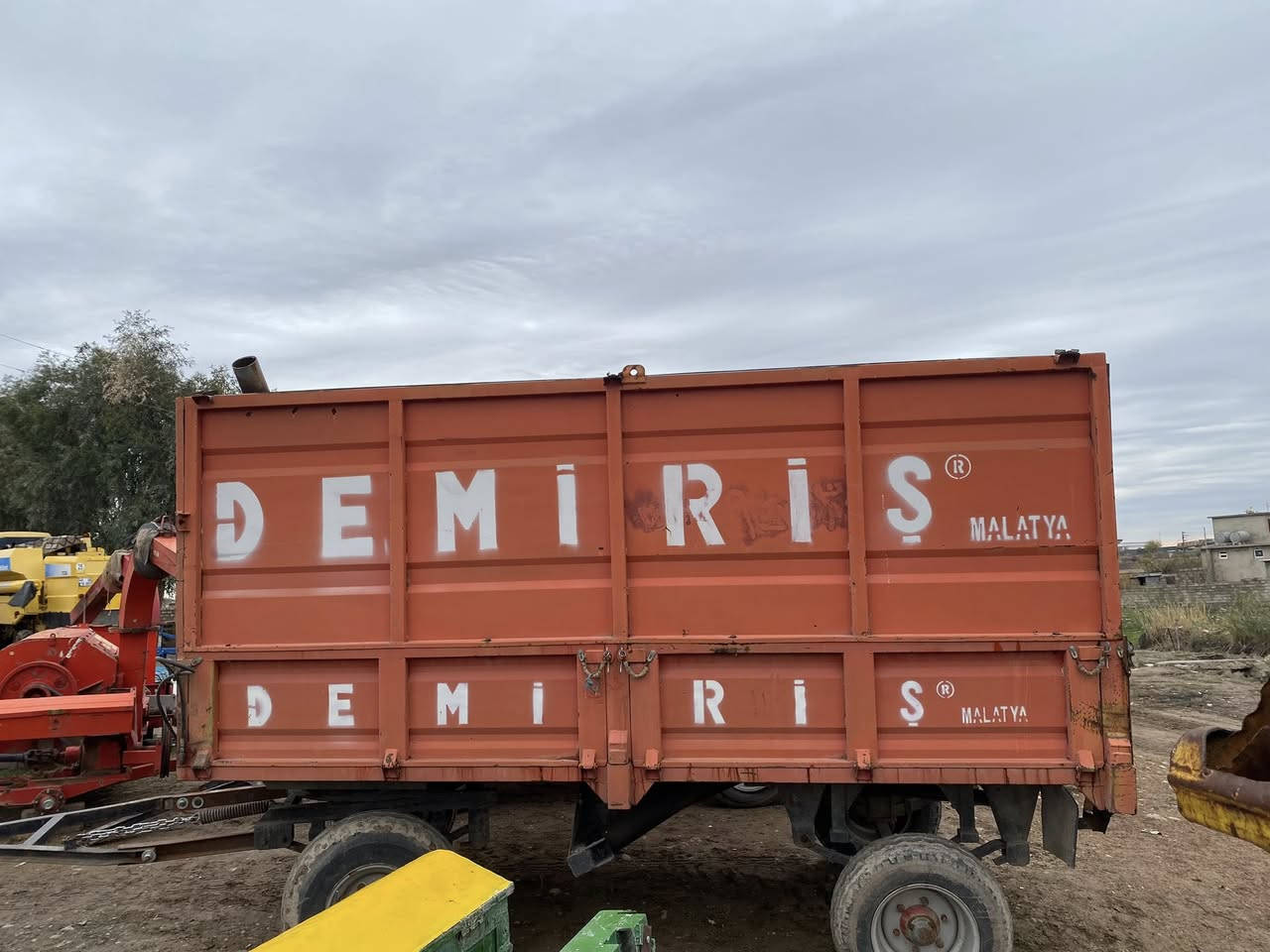 للبيع دكاكه هارماك موديل 2017 و2عربانه درميش
نضيف جاهز عل شغل  
مكان قظاء برده رش  رقم موبايل 
*********** بي وتساب
***********
