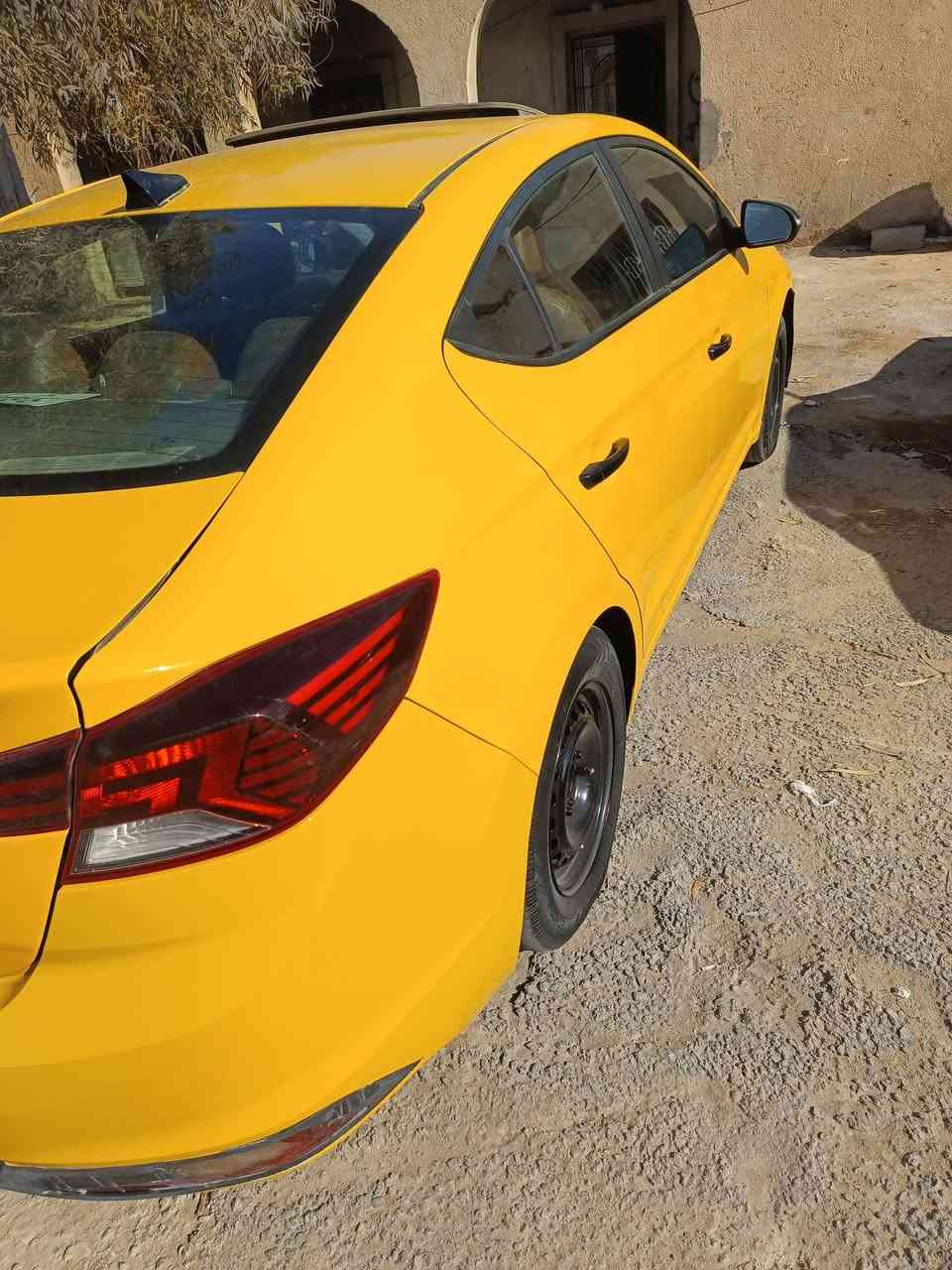 سياره النترا 2019 وارد امريكي حادثها البيند مبدل فقط السياره ليبل واحد
فول موصفات السياره ماشيه 128
محرك 2000 دوش كير ايتي مكفولات من الفتح والصوت والتنقيص 
شادلها منضومة زنون جامه جديده باتري جديد 
تخم تاير جديد مصفره هيئة وغرامات 
رقم بغداد بسمي 
***********
