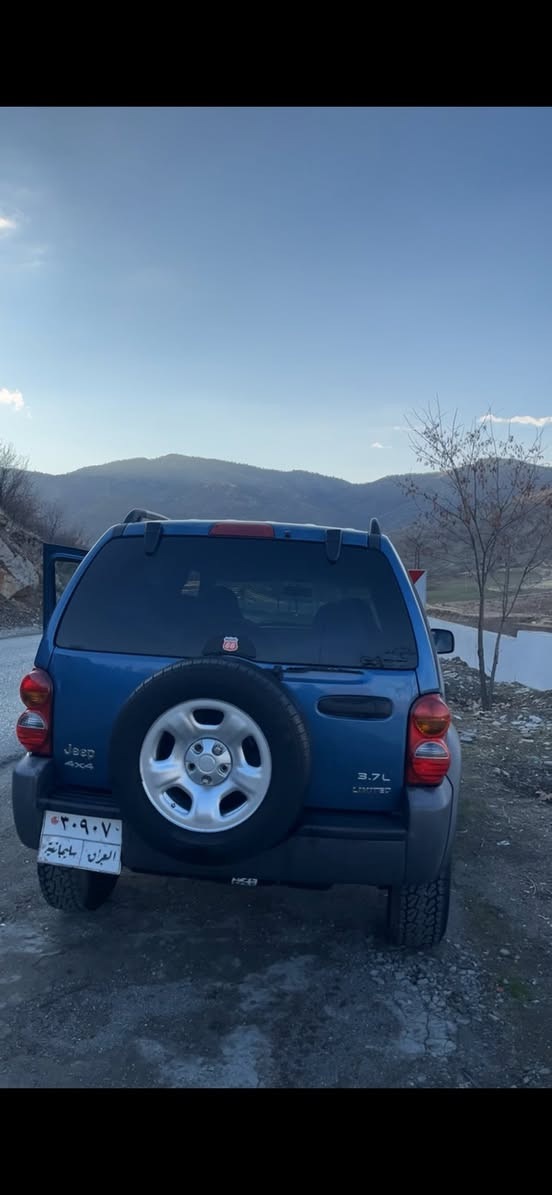 جێب لیبەرتی
مۆدێل2004
یەک پارچە بۆیاخ 
سەقفو بۆنیتی کالبونەوەی هەیە بە بێ بۆیاخ لا ئەچێت
مواسەفات لیمیتد 
سلاید
کوشن کارەبا 
سوکان ڤۆلیۆم
گێر تۆماتیک 
دەبل ئەسکل 
تەبریت مەرکەزی 
بلاجکتۆر
تەبرید سارد و گەرم 
برێک دەس 
بیلاد دەبل هۆرن
تایە تازە 
ماشەلا سەیارەکە زۆر جوانە 
گێرو مەکینەو ئەکسل بەشەرت
شوێن .پێنجوێن
ژ.م ***********
