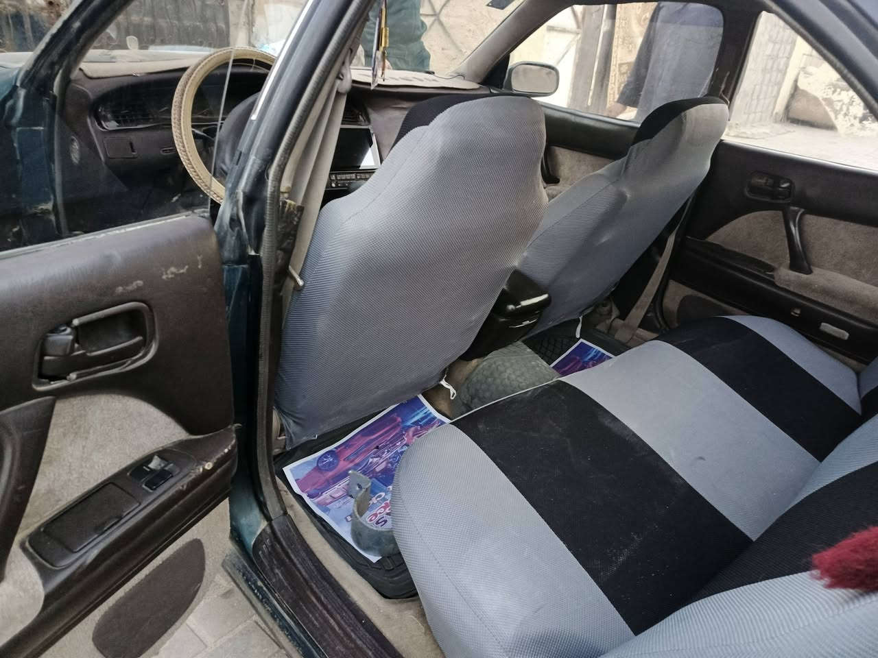 السلام عليكم ‏‪***********‬‏
بطة متصل 1992 لون زيتوني 
مكفولة من الكصه والعيب الشرعي
رقم بصرة 
محرك كير  2500 ديلكو شرط 
بيع او مراوس
مكان السيارة البصرة المعقل 
سعر 48$ سعر مناسب 
‏‪***********‬‏
