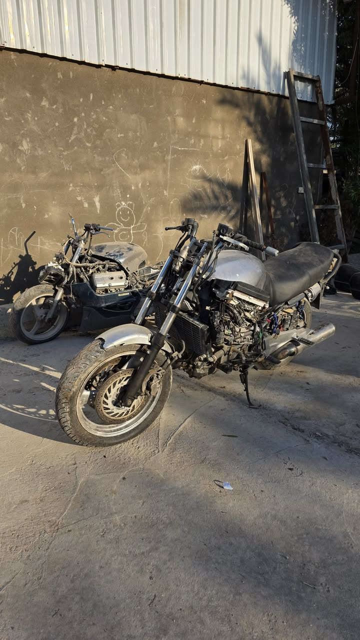 السلام عليكم
للبيع هوندا ST 1100 رقم ديالى وياها دراجتين ادوات ما مرقمات التفاصيل داخل المنشور للتواصل *********** 
المكان بغداد جسر ديالى
