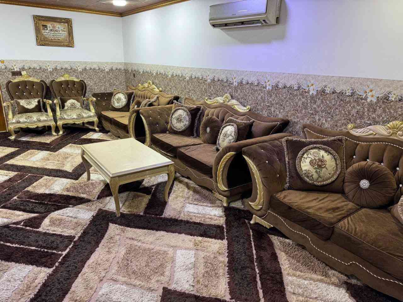 متاح طخم تركي رئاسي 6 قطع مع الميز الوسطي مع 11 كوشة
لونين جوزي ومقاعد عسلي ووجه جوزي

المكان حي التأميم

السعر 600 الف

للتواصل الاتصال على الرقم
***********
***********
