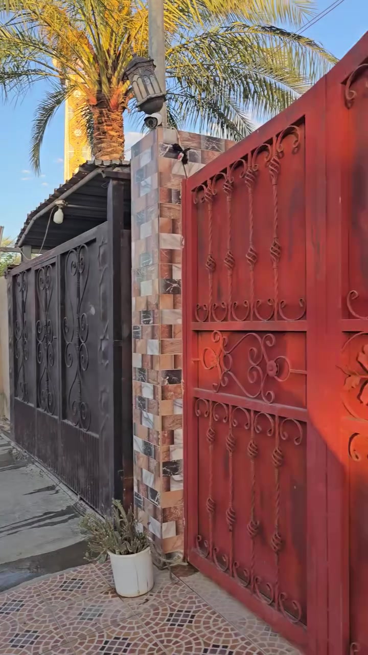 للبيع بيت B2 ( بيتو طابقين ) في مرحلة السمنت اول شارع من جهة الثالثه جاهز ونظيف للسكن يحتوي على اضافات كما موضح في الفيديو السعر ٦٣ مليون وبي مجال بسيط للتواصل ع الرقم ***********
