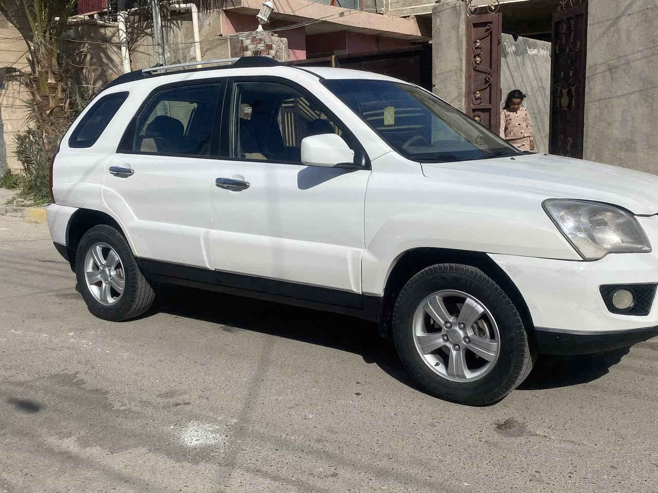 سلام عليكم كيا سبورتج ٢٠١٠للبيع ورد خليجي بيها صبغ احزام فقط 
محرك خير من الله 
كير خير من الله
صدر امامي خلفي تخم تايرات 
ويل كب شادلها 
رقم بغداد تحويل ثاني يوم 
شادلها شاشيه ماشيه ١٥٠سياره فقط 
رايدها ب٨٨وبيها مجال بصيط 
مكاني بغداد
الاستفسار***********
