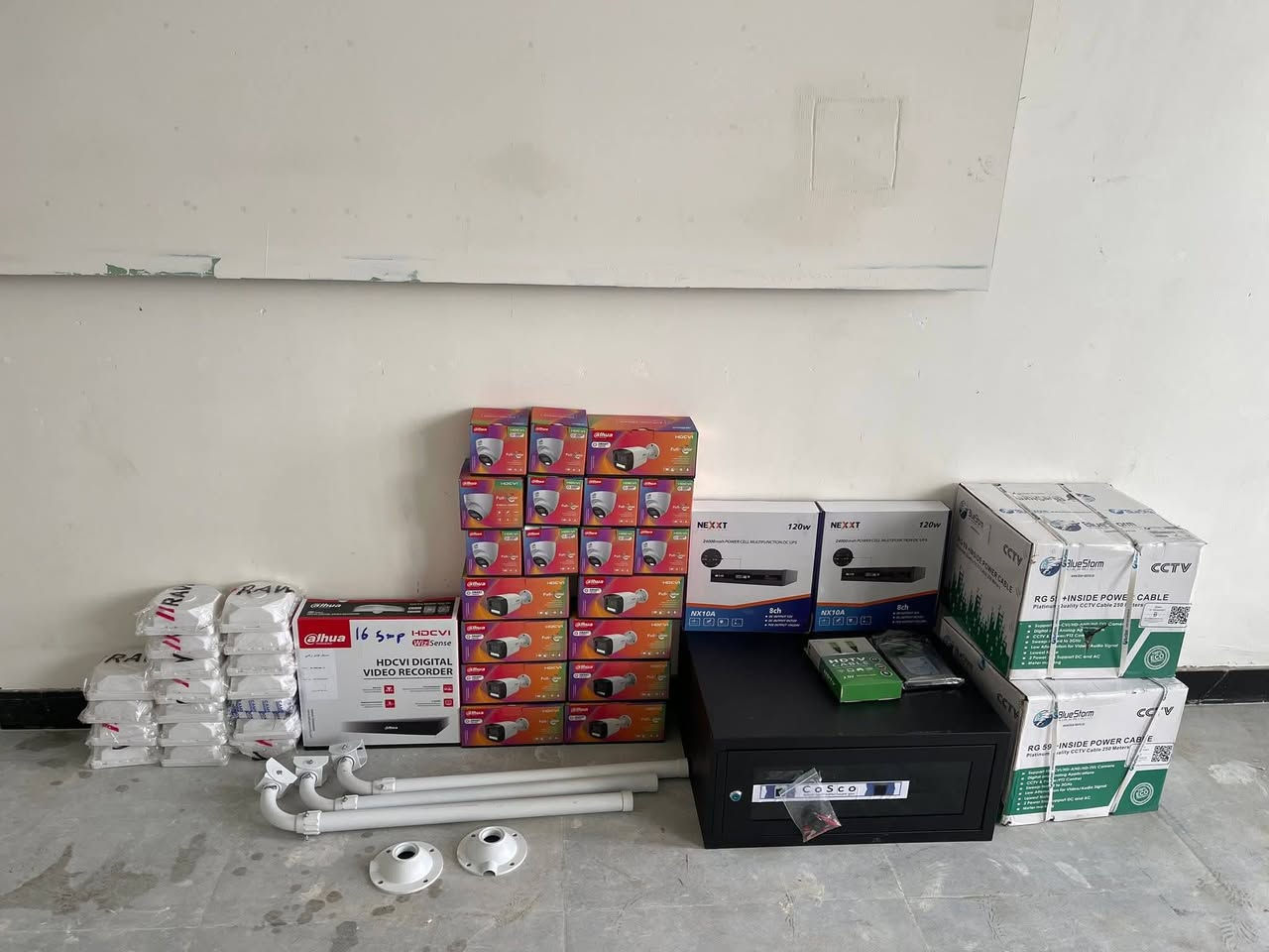 تنصيب كامرات المراقبه داخل 
 سوق الشيوخ 
وبيع الكامرات كذلك تجهيز منضومه كامرات بأسعار مناسبه للاستفسار مراسله واتساب ‎0780 549 6457
