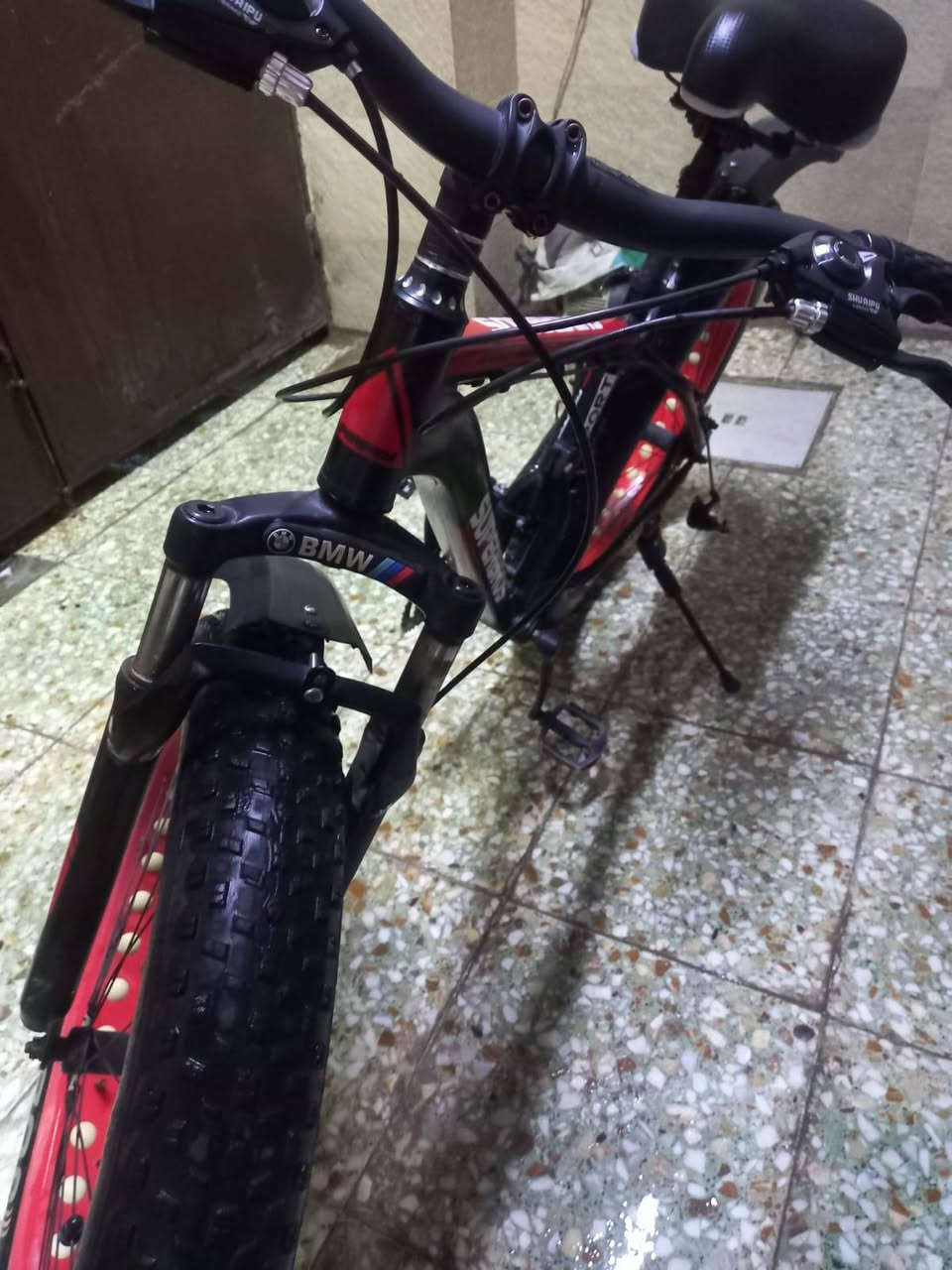 بايسكل دبابه أوربي حجم 26 نضيف كلش للبيع يتحمل  وزن 210 كيلو السعر 200 وبي مجال للشراي العنوان البياع
رقم ***********
