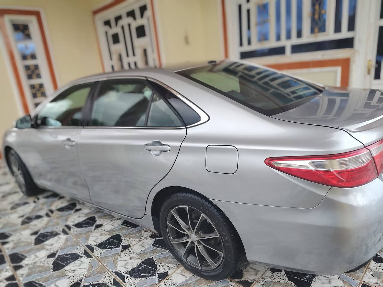 السلام عليكم للبيع كامري 16 se رقم دهوك تحويل مباشر الظرر 3 قطع بدون دواخل 145 وبيها مجال    بيجي الحجاج. ***********
