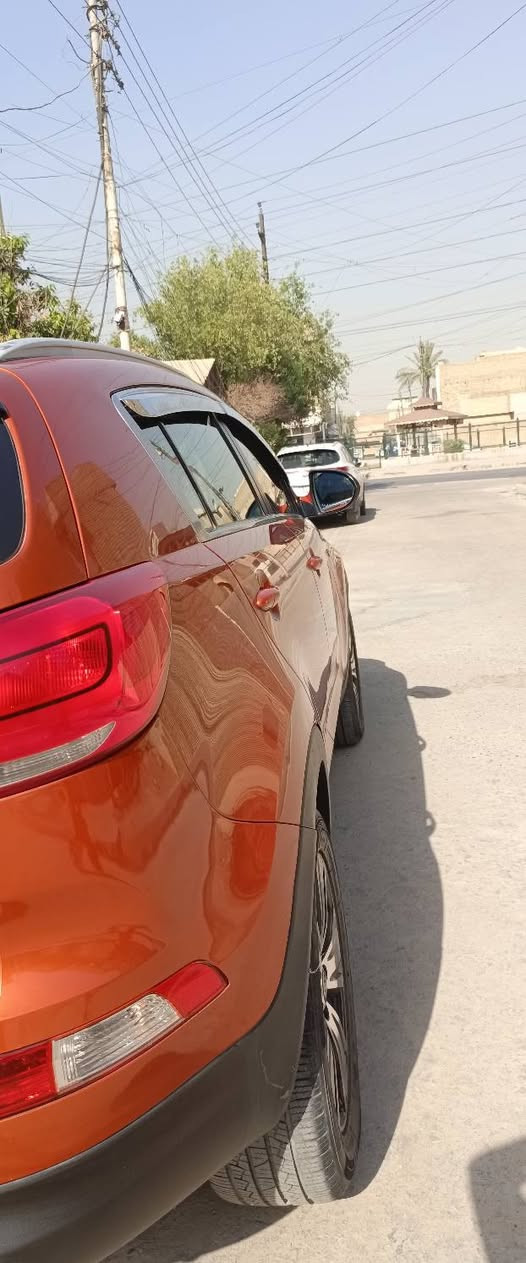 السلام عليكم كيا سبورتج خليجي 2015 نظيفه كلش محرك كير تبريد صدر دواخل كله جديد بيهه صبغ جاملغ وربع بنيد رقم بغداد باسمي رقم مميز والسياره لون مشمشي مميز السياره مناقصهه اي شي  امسويلهه ادامه كامله محرك2000دوش السعر130 مكاني بغداد الاتصال***********
