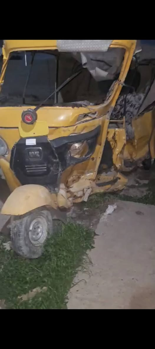 ‏‪***********‬‏سلام عليكم تكتك للبيع موديل 19 اوراق كامله مكاني بصره حيانيه
