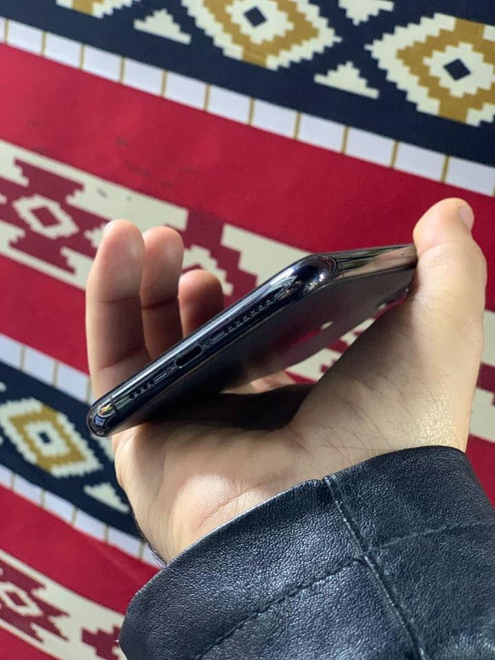 ايفون 11 برو ماكس امريكي مع كارتونه
بطارية 89 
الجهاز نظيف وما مفتوح 
فقط نقطه تطلع بالتصوير بالكامره ال1x
 سعر 350 
***********
