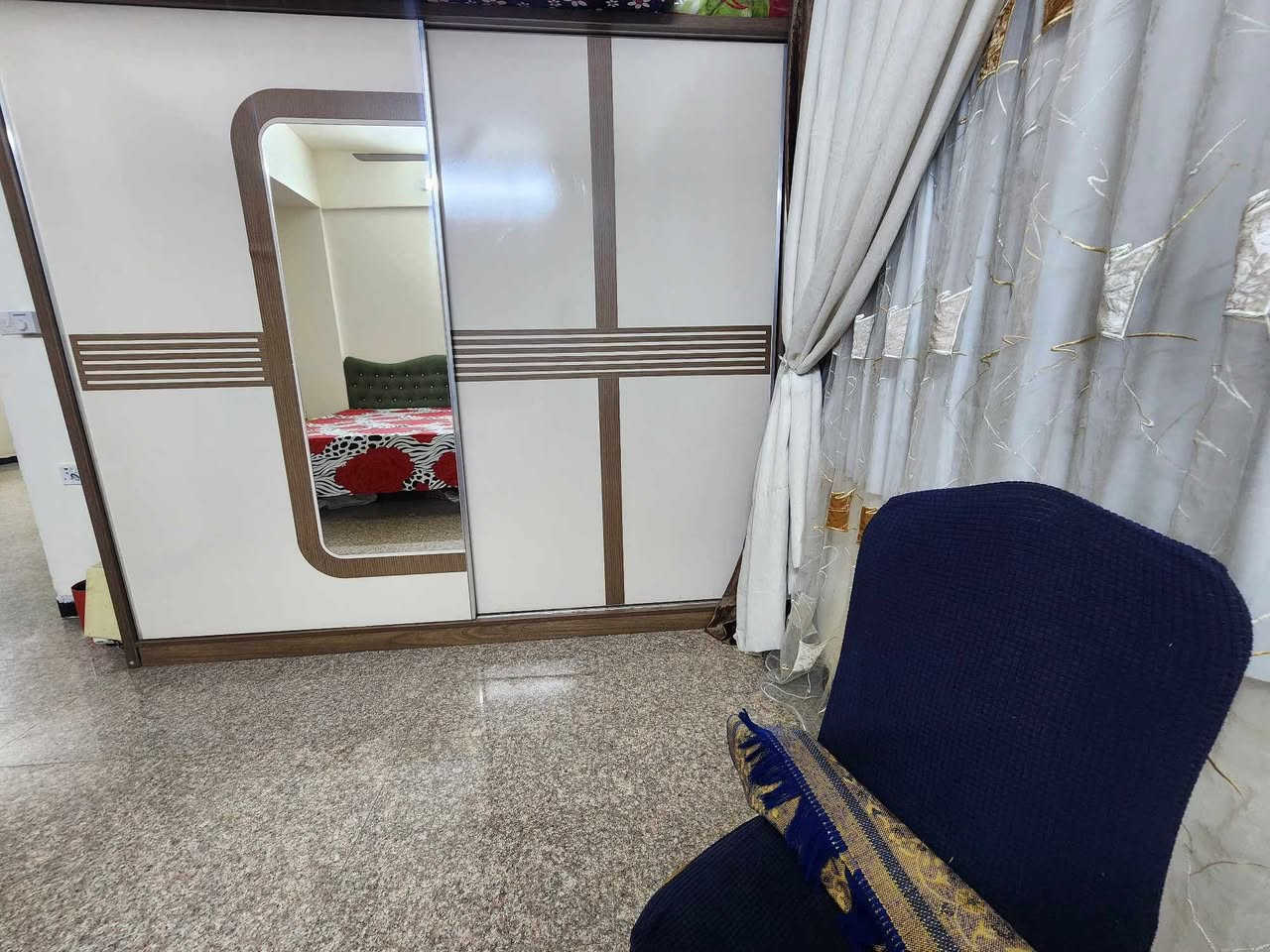 مساءالخير على الجميع 
غرفة تركي من هوم الحسيني استعمال قليل سعرهة 650 وبيه مجال بسيط  العنوان حي العدل 
للاستفسار اكثر***********
وجرابي عدد2 استعمال قليل سعر الوحدة 75وبيه مجال بسيط
