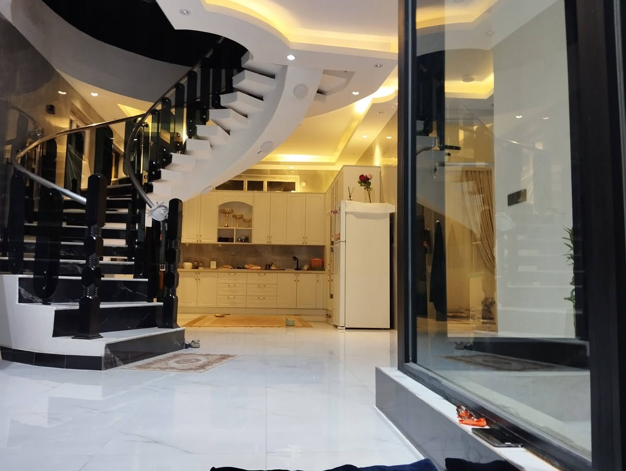 السلام عليكم ورحمه الله وبركاته عندي بيت 200متر طابوا زراعي قرار محكمه اريد ابيعه هو واثاثه كامل من مكيفات وغسالات وغرف نوم اللبيت طابقين 5غرف نوم+استقبال+3صحيات شرقي غربي ،،+مطبخ حار+مطبخ بارد بناء حديث وتصاميم جدا حلوه البيت بي 4سبتالت وبي 3غرف نوم النوع تركي يبعد عن الامام الحسين عليه السلام 1كيلوا قريب جدا على الإمام العنوان كربلاء شارع باب طوريج فرع شركه كيا ماتور للسيارات عمود رقم 11عن مجسر باب طوريج اي استفسار على السعر اتصل على ***********او***********

00
