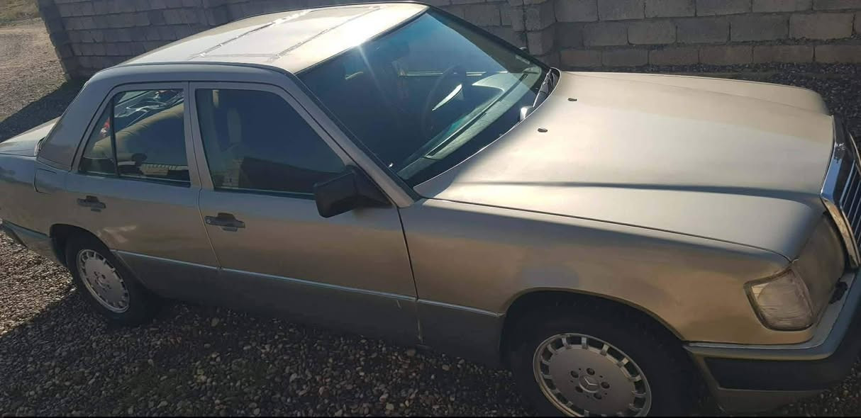 سياره للبيع
السلام عليكم سياره مرسيدس دب موديل 88 گير محرك طخم تاير  جديد باتري جديد رقم مصطره الجديد نفاذ لل29 بسمي السعر 39 وبيها مجال ***********
