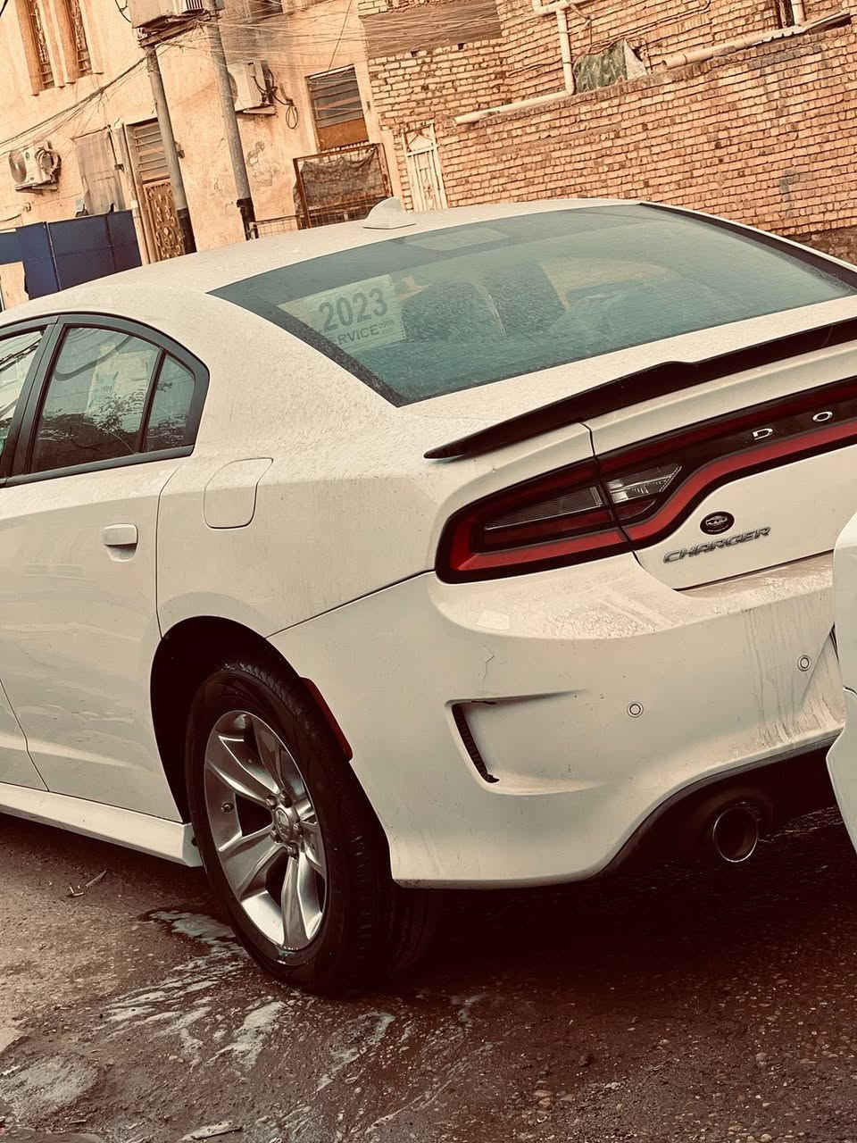 السلام عليكم دوج جارجر 2023 ماشي٣٤ الف مايل موصفات SXT محرك 3600cc شاشا جبيره كشن كهرباء وتدفئه حساس وكامره خلفيه تشغيل عن بعد حادث السياره امامي مبدل  جاملغ وبنيد رقم السياره ربيل جديد وهزه جديده مكانها ميسان
 الأتصال ملاحظه ***********( الشاصي تعديل وصبغ
