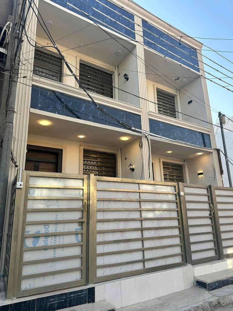 للبيع تونات
🔴المساحة72  واجهه 3.60 ×20م

الموقع الغزالية  شارع مدير الامن مربع شجاع 
بناء سنة 2024 جديد من الاساس ✔️
كل دار يحتوي على
🔴صالة
🔴مطبخ
🔴صحيات 2
🔴غرف نوم عدد ٣
🔴منور 
♦️سعر مناسب 
للاستفسار  الاتصال✅

☎️***********
