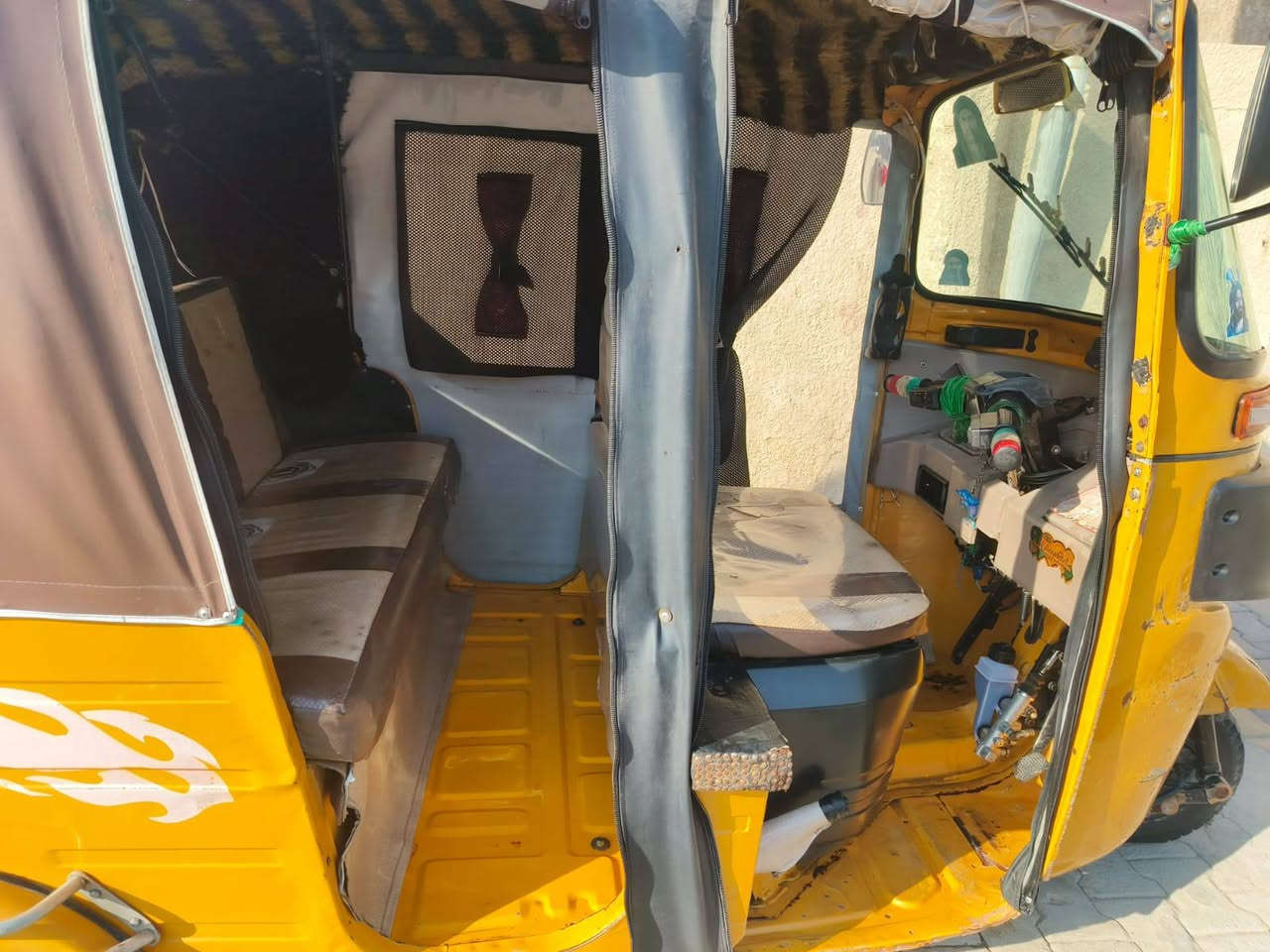 تكتك موديل 20 شهر 6 رقم وسنويه تكتك جاهزه حلوه كبل للشارع مكينه خرسه بيها لغد بارد السعر5 و900 بغداد
جسرديالئ القديم شارع 70        ***********
