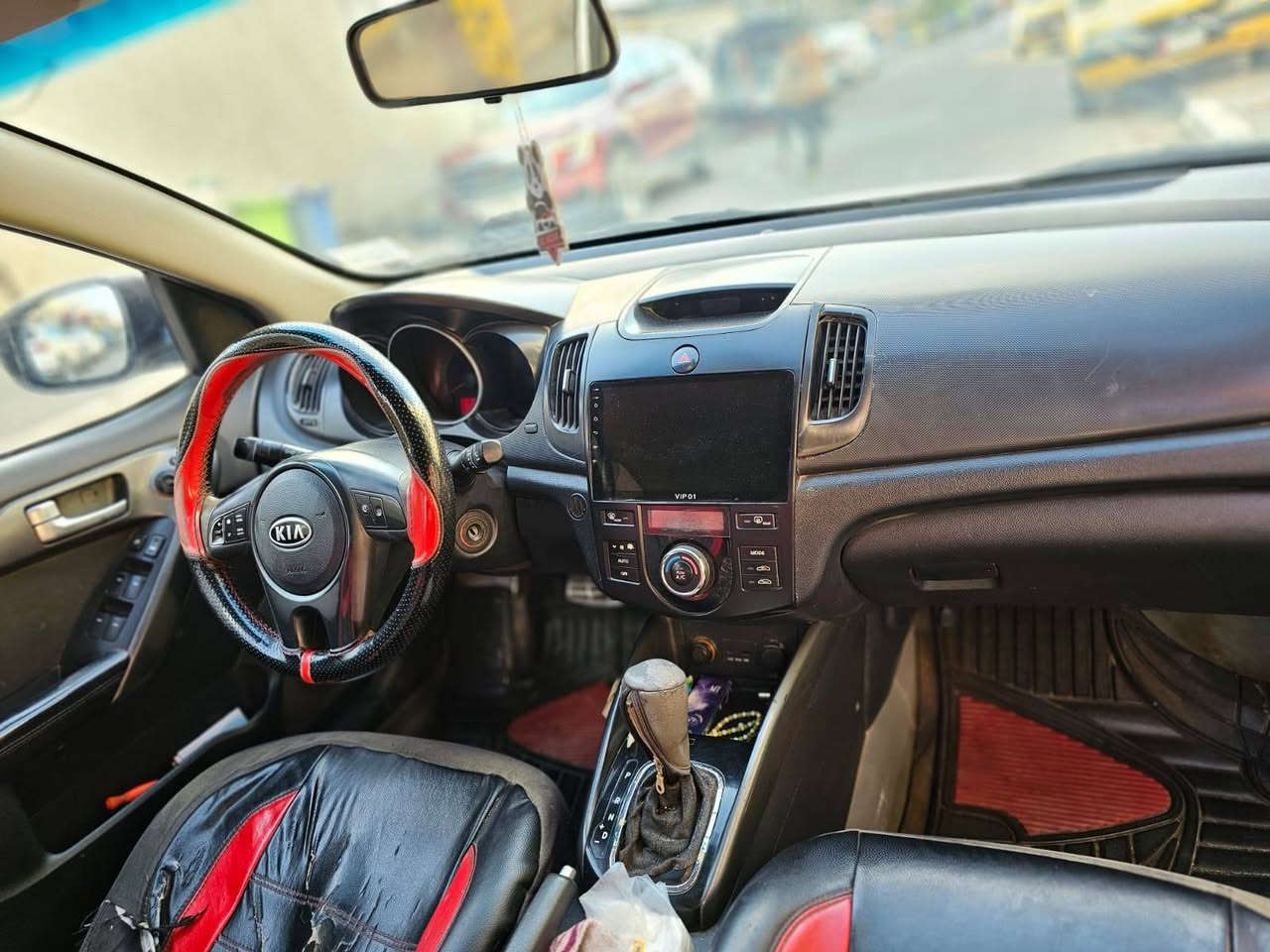 السلام عليكم سيراتو موديل 2012 رقم بصرة حره باسمي تحويل ثاني يوم سنويه منتهيه محرك كير حداده تبريد تدفئه تخم تاير السياره جاهزه من كلشي بيهه بارد بلصندوق وحار قليل بلحوض ودحجه بلباب الوره ضاله ع وضعها وصبغ بلدواير فقط اريدهه ب93 مكاني بصره *********** البصرة, العراق
