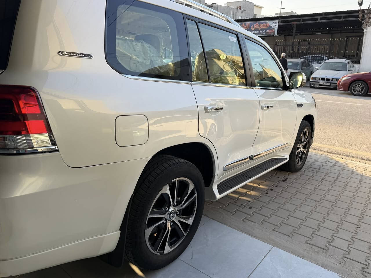 لاندكروز 2020/6سلندر
ماشيه 130. الف 

بيها بارد بالجاملغ الايسر 

رقم اربيل جديد  

السعر 475

مكاني تكريت 

تواصل***********
