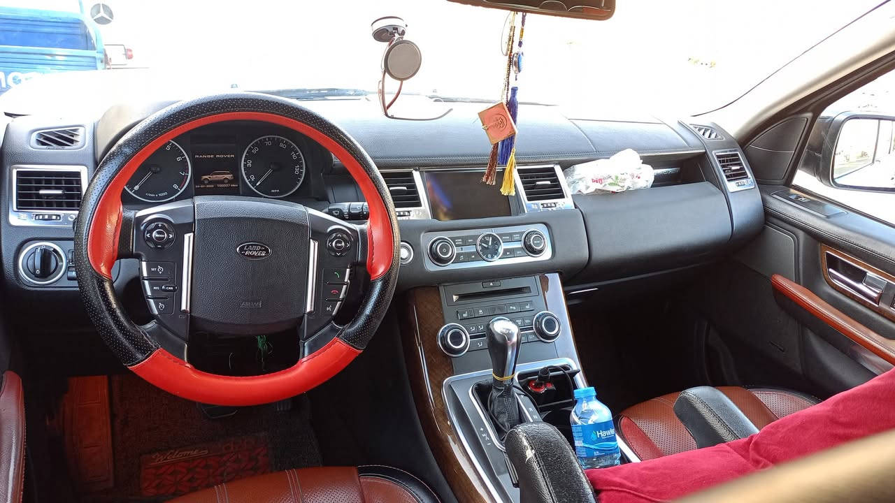 سلام عليكم سياره رانج للبيع 2011 مواصفات السياره سياره فول مكينه عادي مو سوبر الرقم  اربيل  هزه وبراد جديده سياره باسمي صار لها عشره ايام من داورتها سياره تخم تاير  سياره فول  فتحه فقط جاملغ بيها اليسرى الامامي مابيها أي ضرر السعر 155وبيها مجال مراوس بسياره عادي رقم الهاتف***********/***********
