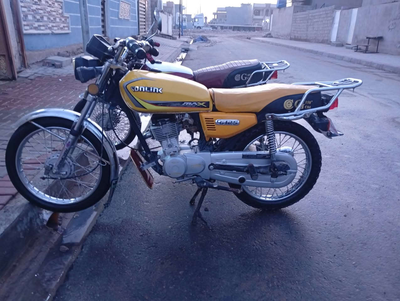 السلام عليكم ماطورات اثنين للبيع اثنيناتهن 19 كهربيات شغال محرك ما مفتوح اي وحد شراي يجي خاص او يحابرني ***********
