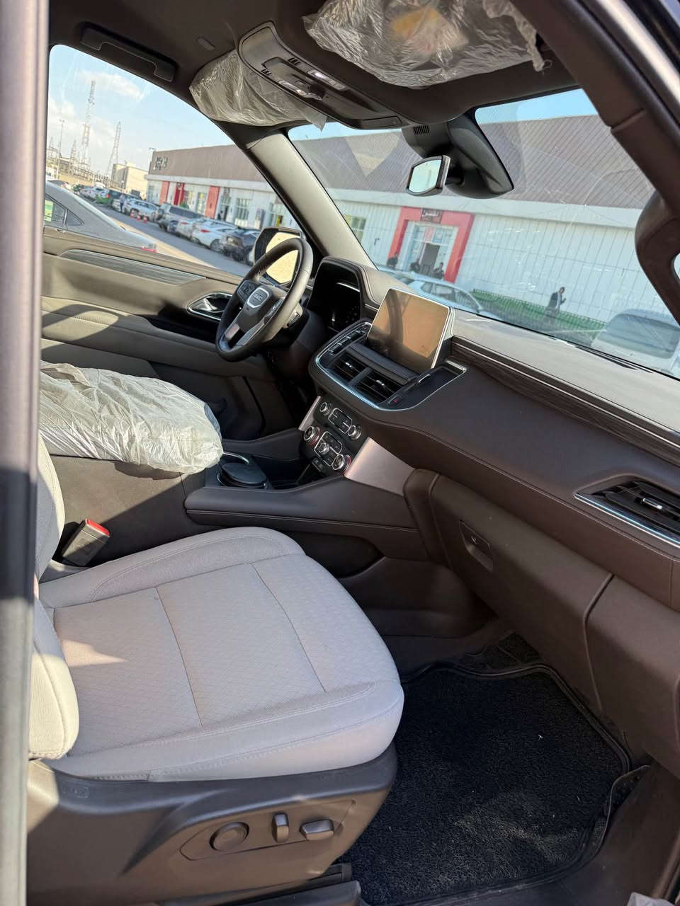 السلام عليكم 
جمسي slt
2024 
ماشيه ٢٠ 
مكفوله كفاله عامه 
مغلفه ppf 
حتى الجامه الاماميه  مغلفه 
مكانه بغداد الكراده شارع ٦٢ 
للاستفسار *********** بغداد, العراق
