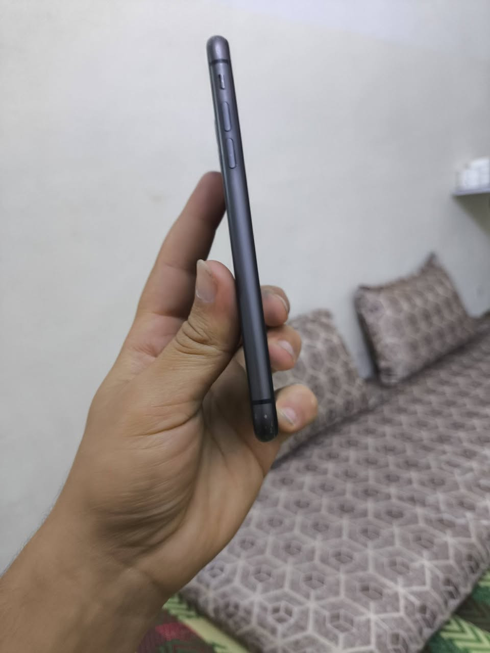 📱 للبيع – iPhone 11 أسود 🖤
🔹 الذاكرة: 128GB
🔋 البطارية: 100% (مستبدلة أصلي)
مواصفات الجهاز: ✅ تك سيم شغال طبيعي
✅ الكاميرات شغالة وتصويرها حيل حلو 📸
✅ الصوت شغال وواضح 🔊
✅ الهزازات شغالة طبيعي 📳
✅ الشاشة مستبدلة
ملاحظة: ⚠️ بصمة الوجه (Face ID) تحتاج برمجة.
⚠️ عند إجراء الاتصال يظهر "فشل الاتصال".
💰 السعر: 135 ألف دينار (قفلة)
📍 الموقع: الموصل – الأيسر
📩 التواصل: خاص أو اتصال مباشر
📞 ***********
