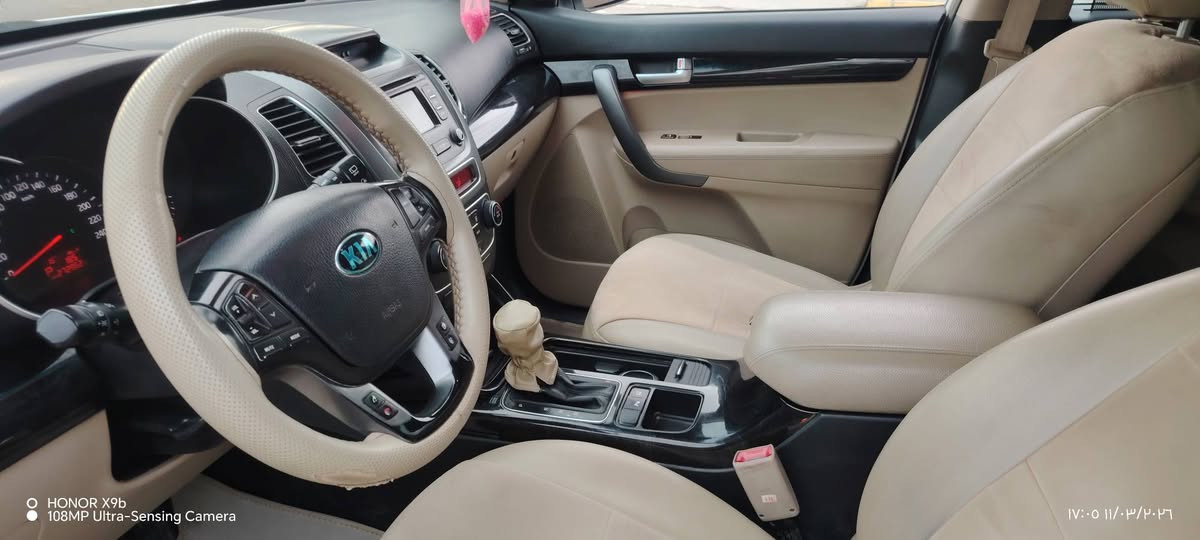 السلام عليكم سورنتو 2015 محرك 6 لافتح ولاصوت ولا بخار 
للبيع او مراوس حسب القناعه سياره جديده معنى الكلمه مكفول من الصبغ والبارد والتبديل 
فقط هذا شخط بسيط خباثه والسونار موجود بالمنشور خليجي شرط السونار بصمه رقم بغداد سعر175بي مجال بسبط 
مكاني واسط عزيزيه ***********
*********** الصويرة, واسط
