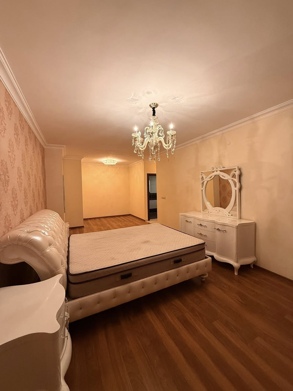 ‏‎شقة دوبلكس للبيع  في مجمع افروستي -دهوك 
‏‎عمارة:B34
طابق:7-8
‏‎‏‎المساحة ١٨٦م
‏‎غورقة :٣+١
‏‎واجهة. شمال -غرب 
‏‎‏‎اذا كنت ترغب في شراء شقة او بيعه يمكنكم التواصل معنا
‏Tell-0750 492 1308
‏Whatsappe-Viber
