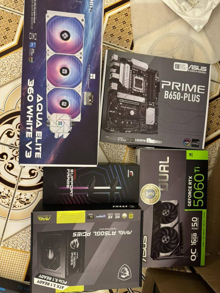 🔥 Ryzen 7 7800X3D Gaming Setup للبيع الكامل 🔥

جهاز قوي جداً ومخصص للـGaming الثقيل، الاستخدام فقط حوالي 5 شهور وبعض القطع مطورة قبل شهر، كلشي نظيف جداً ويا الضمانات والفواتير والكراتين ✨

📌 المواصفات:
‏▪️ R7 7800X3D
‏▪️ RTX 5060 Ti OC 16GB ASUS Dual
‏▪️ RAM DDR5 32GB 6000 CL30
‏▪️ B650 PRIME PLUS
‏▪️ SSD NVMe Gen4 1TB
▪️ تبريد مائي 360 ARGB
‏▪️ PSU MSI 750 Gold PCIe 5.0

🎮 ويه الجهاز:
✅ شاشة ASUS ROG Strix XG27WCS “المنحنية"
‏✅ Logitech G203 + G413 SE + G840 "ماوس+كيبورد+ماوس باد مقاس كبير"
‏✅ HyperX Cloud II
✅ ميز Gaming كهربائي XXL
✅ كرسي Gaming + مساج
‏✅ UPS Online 1KV
✅ يد  + EasySMX + يد Xbox
✅ ملحقات إضافية كثيرة

📍 بغداد — تجي تفحص وتستلم
💰 السعر: 3,250,000 دينار عراقي
❌ ما أبيع قطع ولا الكيس وحده، البيع كامل فقط

سبب البيع: عدم التفرغ

اللي يريد جهاز مرتب وقوي وجاهز بدون تعب يراسلني 📩
واتساب ***********
