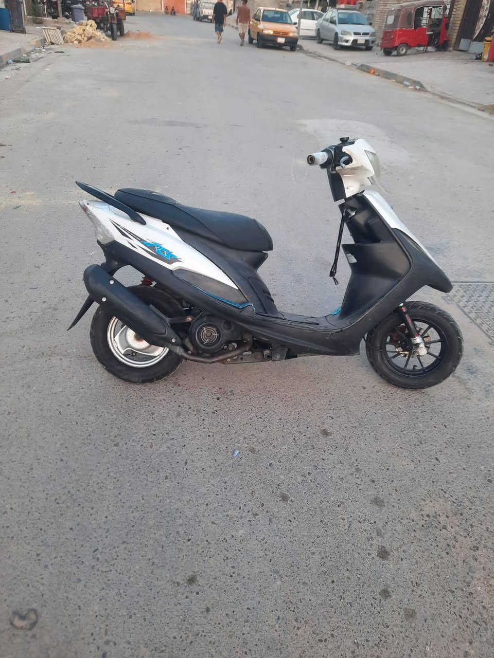 دراجه ماكس سعر 300 وبيه مجال عندي بس كابريتر تخربط اشغله لك بس من دوسله طخرب وتطفه رقم هاتف ***********
