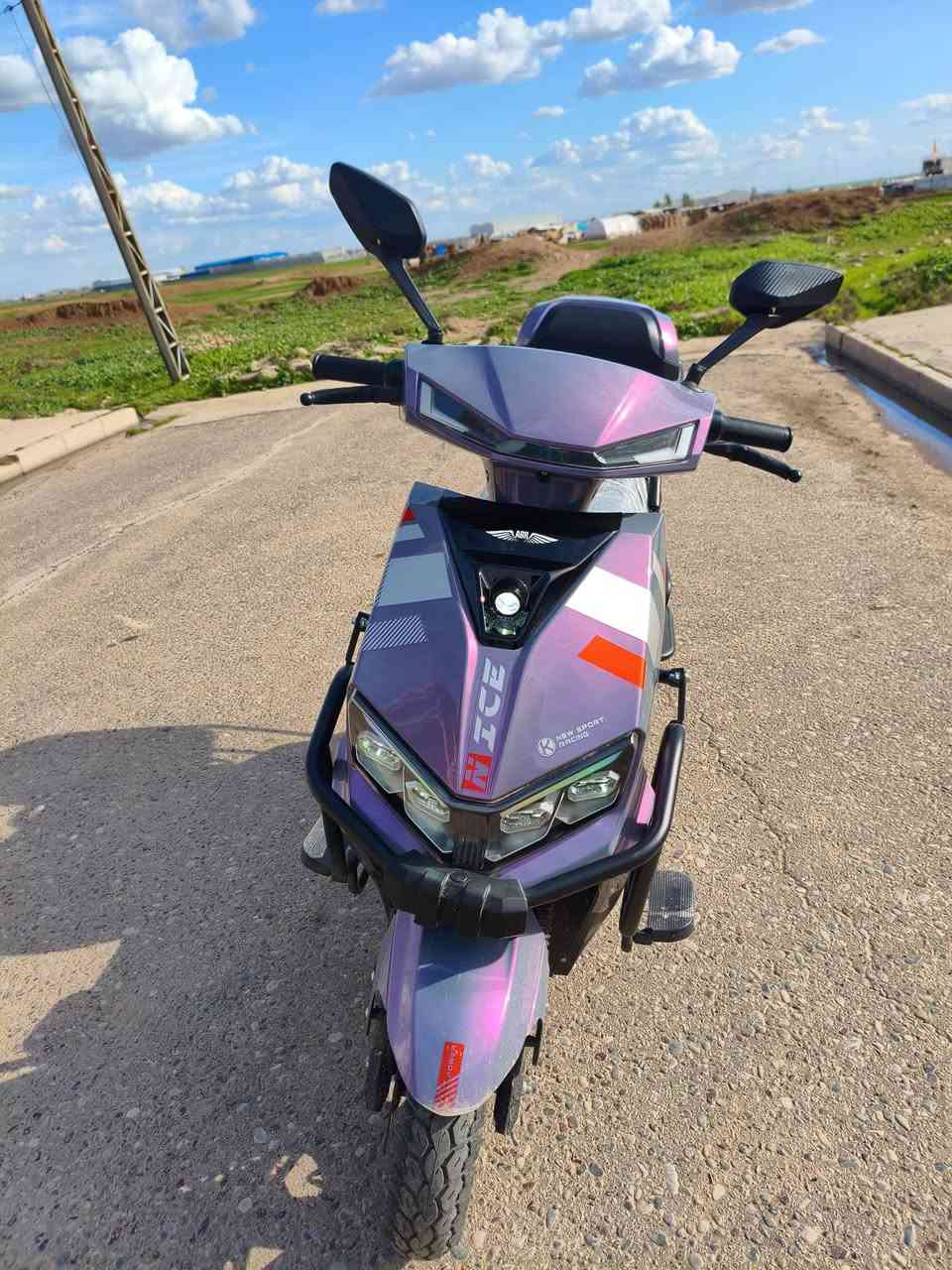 دراجة شحن للبيع نوع ꧁ABR꧂
السعر مليون و150 الف بصمتين سويجين كرتين 
وبيها مواصفات هواية وبطارياتها عدد 6 / 32 امبير 
مدرعة بالكامل + اشاير وصندوق خلفي وصندوقين داخل كشن 
ومواصفات اكثر للاستفسار (***********)
