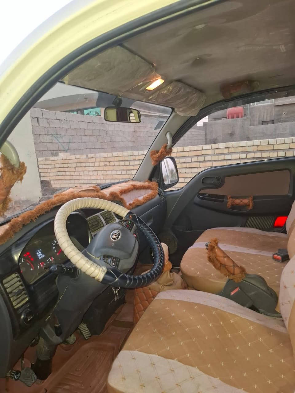 السلام عليكم
كيا بنكو 2700 
موديل 2018 بأسمي تحويل ثاني يوم
سياره مكفوله من الضربه 
تبريد ثلج 
محرك مامفتوح وضع الشركه 
رقم شاصي واضح 
رقم بغداد دولي 
سنويه 2030
تخم تاير
حداديه جديد 
السعر 130 وبيه مجال لشراي 
رقم الهاتف ***********
مكان السياره بابل جبله
