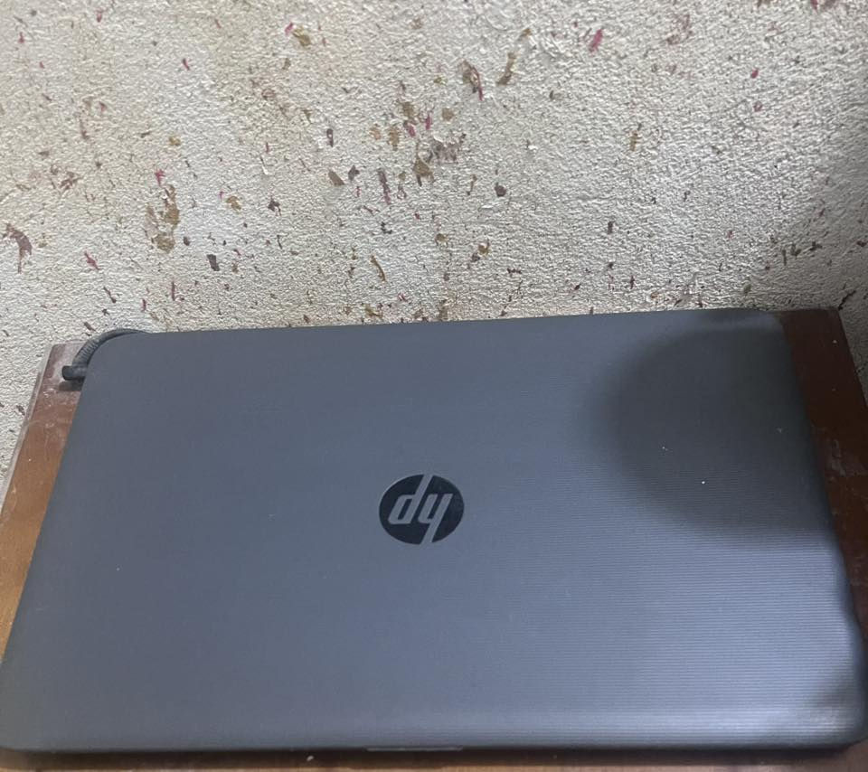 لابتوب hp للبيع ب ٣٥٠ وبيه مجال للشراي  ***********
