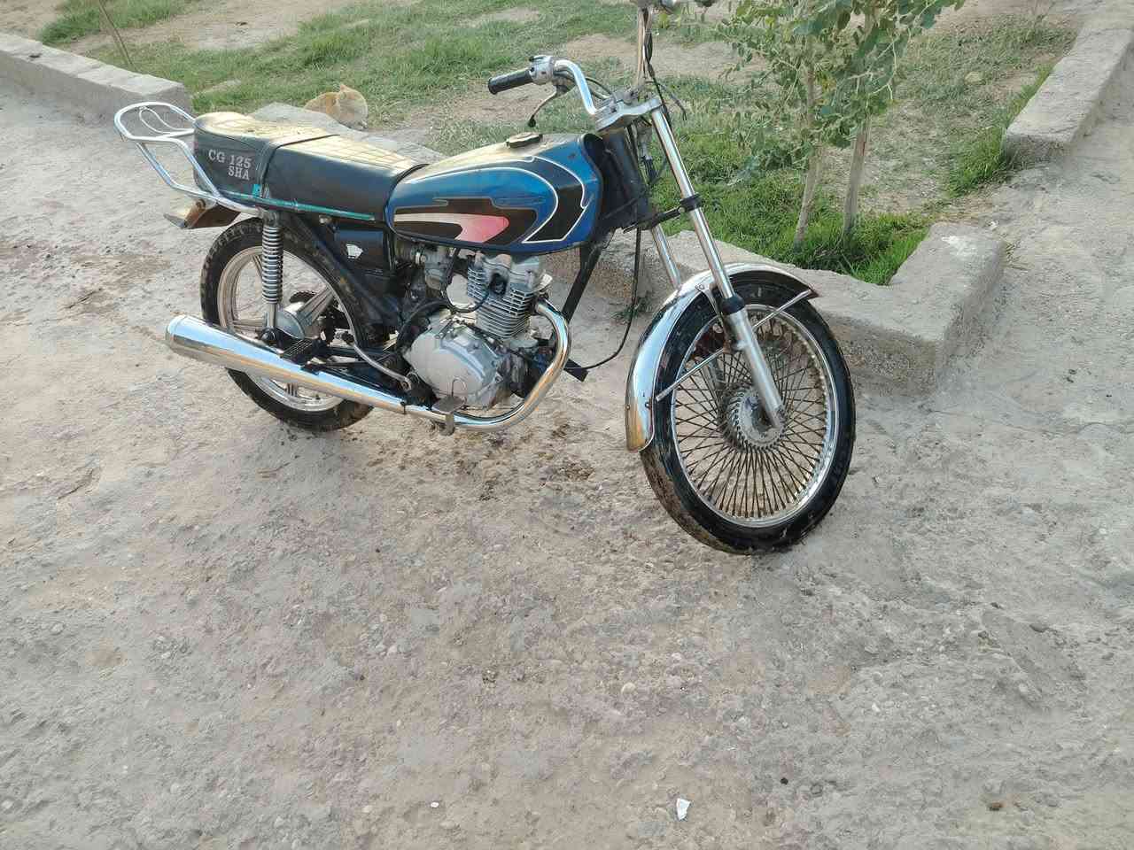 السلام عليكم شباب دراجه موديل 16 اوراق اصولي دراجه مال عمل السعر 325 وبيه مجال والشراي بيه خير ويدلل والاتصال على هذا الرقم ***********
