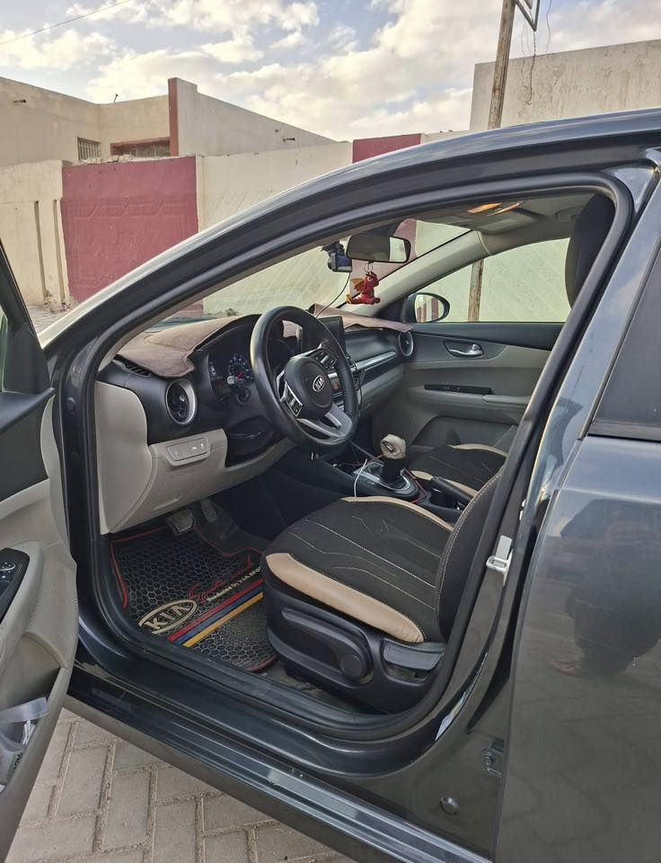 السلام عليكم ورحمة الله
اخوان kia forte 2019 نسخة الستندر
مكينة 2000
كير بلادي ما مبدل
تبريد جدا ممتاز وعال العال
السيارة ماشية 105 الف ميل
ضربتها بامريكيا باب عكس السايق وشوي  من باب الورة pdr
طاك فقط الاير باك مال البردة الجانبي الباقيات كبس بلادي
السيارة اكو ملاحظات مصورها..صور الحادث موجودة عندي وباقي الصور للتواصل على هذا الرقم ***********  
مكاني بغداد - الشعب
السعر 112ورقة وبي مجال للشراي ان شاء الله مانختلف
