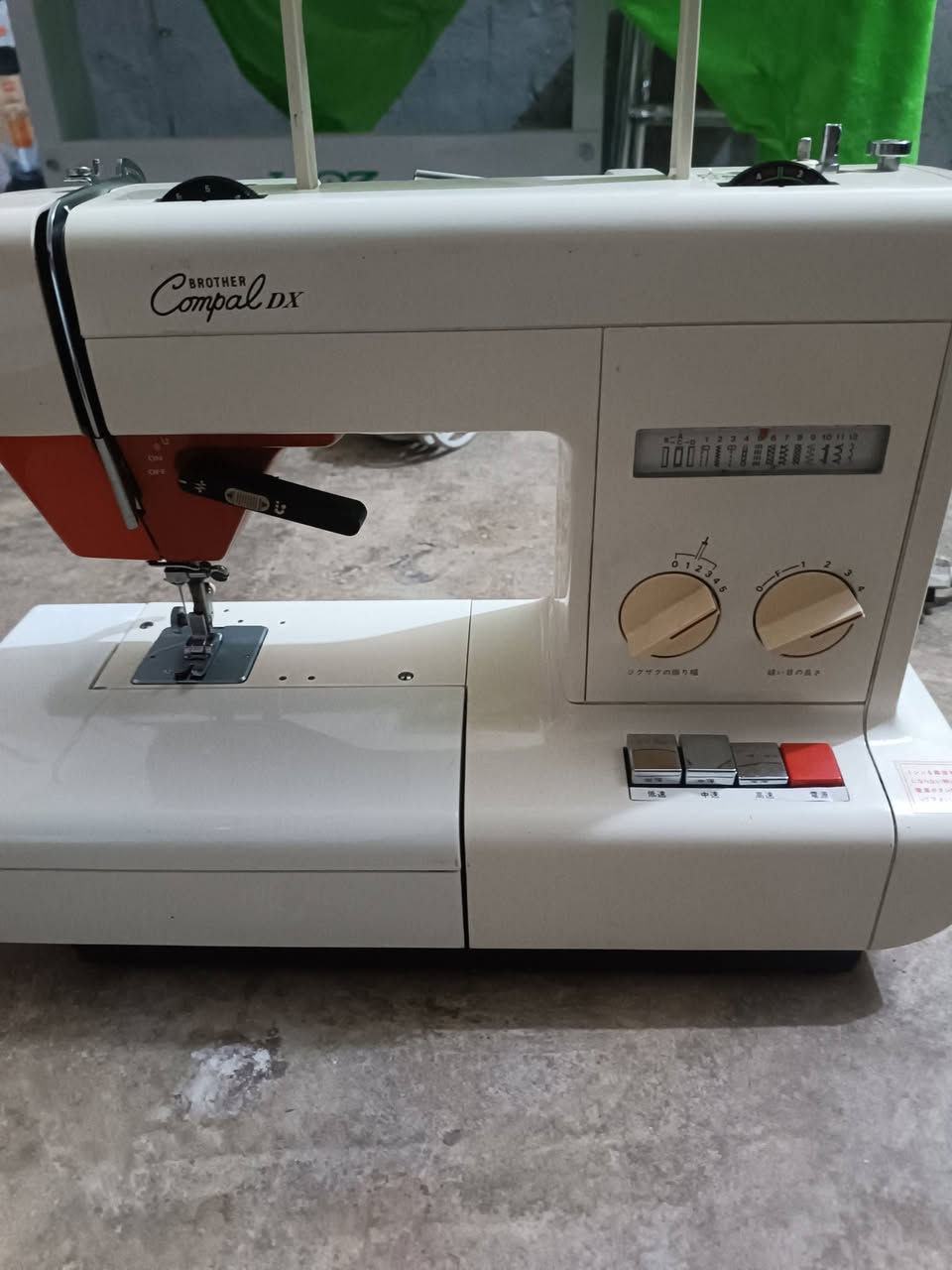 السلام عليكم ورحمه الله وبركاته يوجد مكينه خياطه +تطريز بيه ١٥ نوع تطريز سعر خاص او اتصال على ***********
