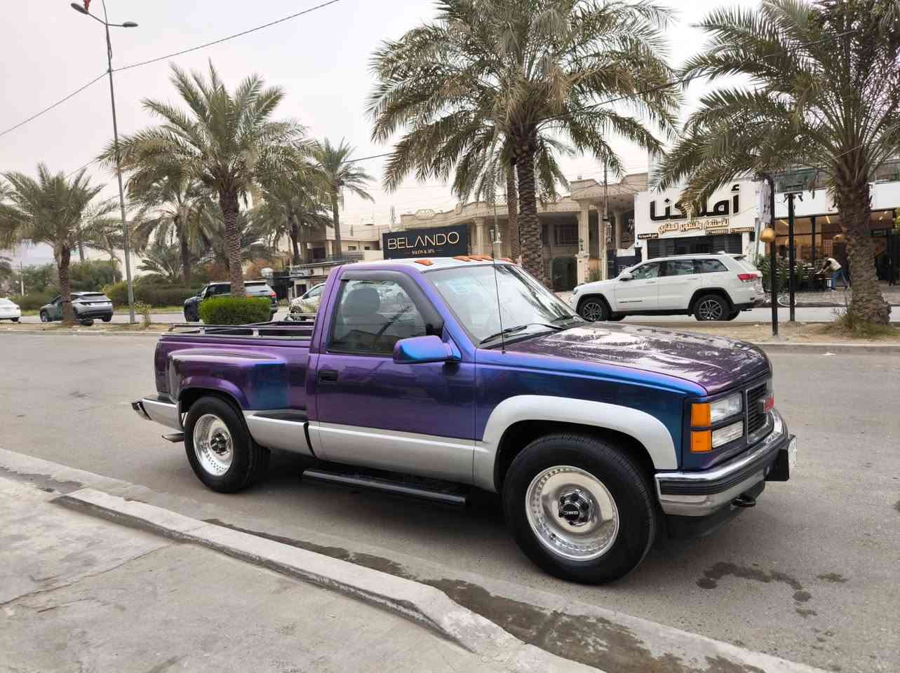 GMC  كلاسك للبيع او مراوس

موديل 1993

السيارة معمرة ومجهزة بالكامل دشبول والداخل 

 كله نفخ  

مكينة بلادية 

الكير فور ويل 

تخم تاير جديد 

[#مكينة](https://web.facebook.com/hashtag/%D9%85%D9%83%D9%8A%D9%86%D8%A9?__cft__[0]=AZa9RmsDTI_pOLYMB44peJsjzSv-mQ_DyS7MsMUDnIsJAtg4ptnBLiYY8C5id7Hx3bwJVAtKQ7f4Izx9e-Q7oTULDYKkBk7H1VJbbp1BGJgyP_vbVwB6Mgyq6ZbiRaTwy-BF3ecYMDu1JhAAmnKjc-5R&__tn__=*NK-R) 350 

[#كير](https://web.facebook.com/hashtag/%D9%83%D9%8A%D8%B1?__cft__[0]=AZa9RmsDTI_pOLYMB44peJsjzSv-mQ_DyS7MsMUDnIsJAtg4ptnBLiYY8C5id7Hx3bwJVAtKQ7f4Izx9e-Q7oTULDYKkBk7H1VJbbp1BGJgyP_vbVwB6Mgyq6ZbiRaTwy-BF3ecYMDu1JhAAmnKjc-5R&__tn__=*NK-R) 700 

 السيارة جاهزة من كل النواحي والتبريد ثلج

السيارة عليها نصبة تجنن والعين بالشارع بس عليها 

للاستفسار التواصل على

***********

***********
