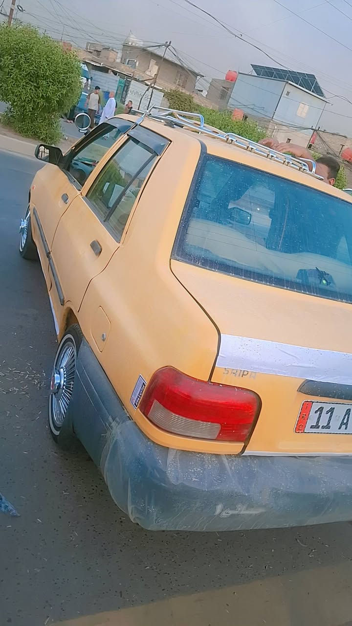 ٢٠١٥ باسمي بغداد مصفرة قبل ١٠ ايام محوله سنوية لسنه ٣٠ بيهة شوية صبغ جاملغ وذيول بدون اي ضربه سيارة حلوة وكاعده مكاني بغداد الكرخ سعر ٣٢ وقفلهة ٢٩   ***********

