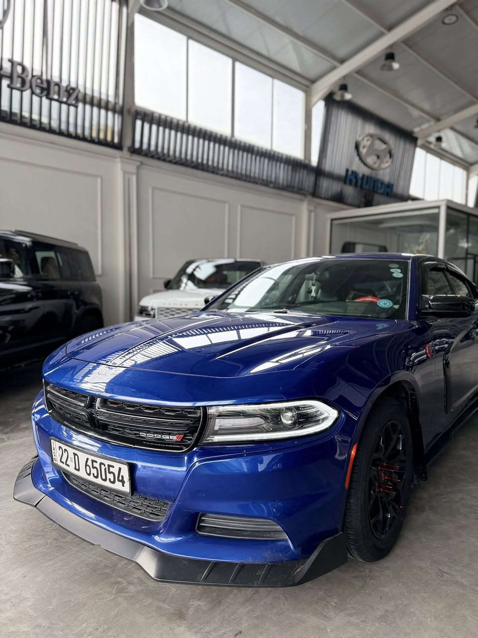 جارجر 2019 خليجي وكالة هارلم
الباب الخلفي صبغ والجاملغ الخلفي اثر طخه بسيطة 
السيارة جديدة وبدون اي نقص
شاشة 
كامرة خلفية
داخل ابيض
رادار جانبي 
ماشية 126 الف كيلو 
مكان السيارة بغداد الكاظمية 
السعر 22,500 وبيهة مجال 
***********
