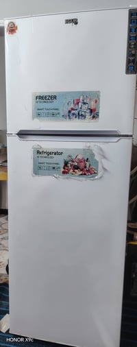 ثلاجة • حجم كبير • نضيفه