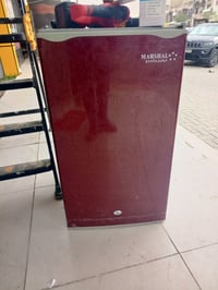 ثلاجه للبيع شغاله 100% سعر 50 الف لان زايده عندي بلمحل 07753736669