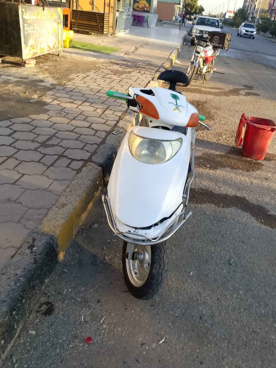 السلام عليكم                                                                  شباب دراجه سبيسي صيني دراجه حلوه ونضيفه  مفتوحه  مره دراجه  الكلمه دراجه حلوه وناعمه شلعه ومعدل دراجه خير من الله 
العنوان واسط زين القوس 
الرقم ***********
السعر :- 350 وبيها مجال كلش زين
