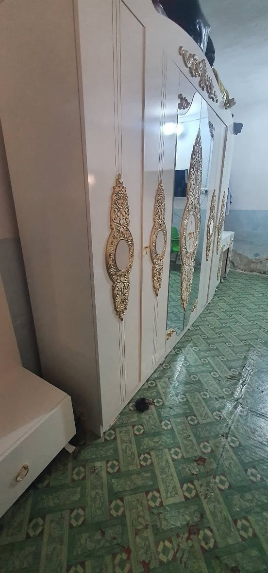 السلام عليكم
غرفة نوم تركي للبيع 
نظيفه  وجديده  
٥ قطع 
سعر ٩٠٠ وبيها مجال  
للتواصل واتساب فقط 
 ***********
