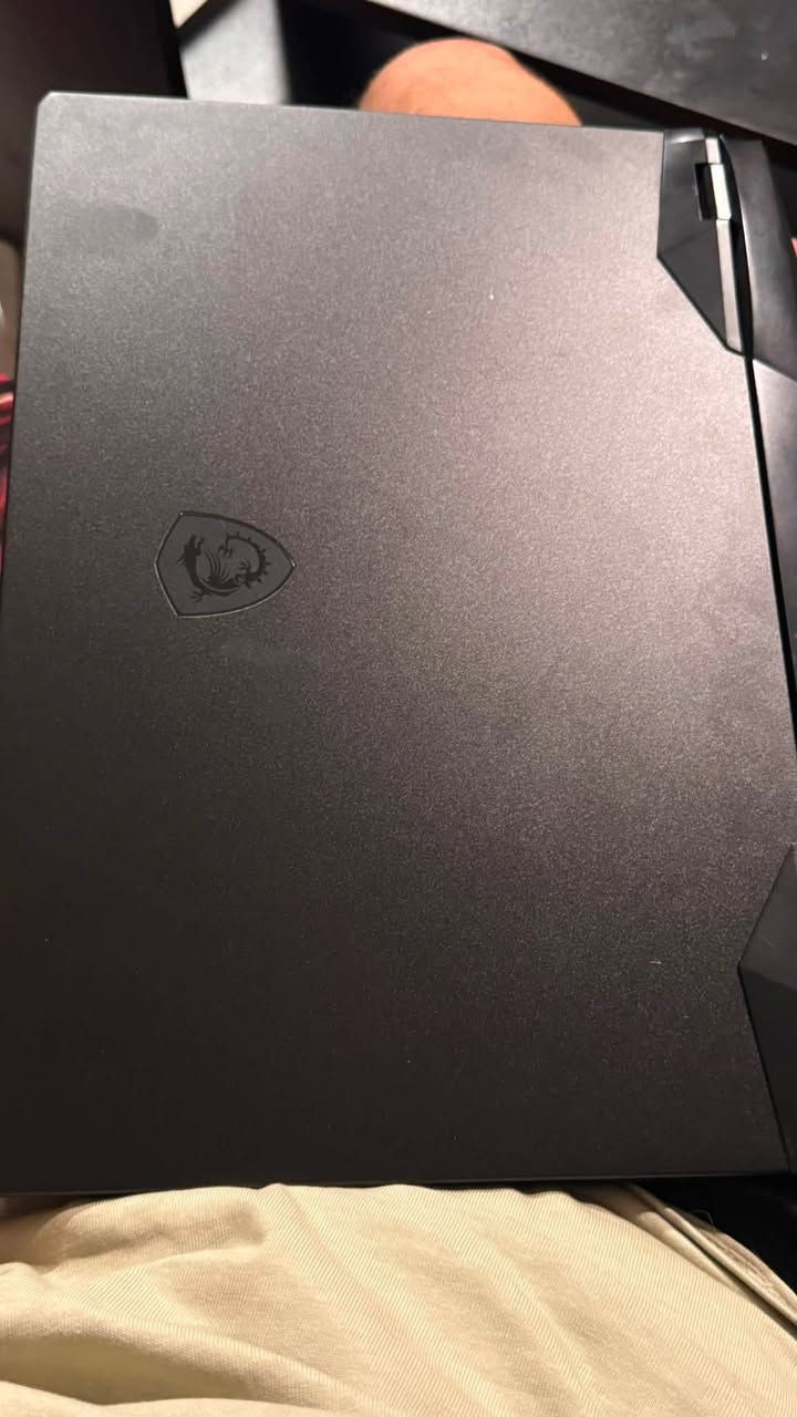 للبيع لابتوب msi 
بمواصفات قوية 
MSI Vector GP66 12UHSO Intel Core i9-12900H (جيل 12)
 NVIDIA RTX 3080 Ti 16GB  الكارت هذا بقوة ال 4070 واقوى لان ti
RAM 32GB DDR5 💾 تخزين 1T 
السعر مليون و400 
العنوان بغداد الحريه 
رقم الهاتف ***********
