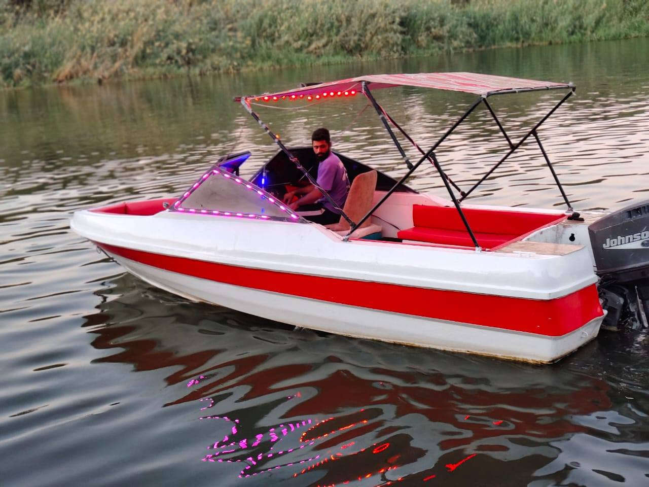 السلام عليكم اخوان زورق للبيع جاهز من كلشي ما عده  العربانه ما موجود ويا محرك 6 سلندر نوع المحرك أمريكي  جونسن  لزري 150 حصان الزورق جهاز وشغال ما بي اي نقص سعر الزورق 60 ورقه وبي مجال العنوان النجف شط الكوفه قرب الكورنيش الكوفه رقم الهاتف *********** وبل خدمه
