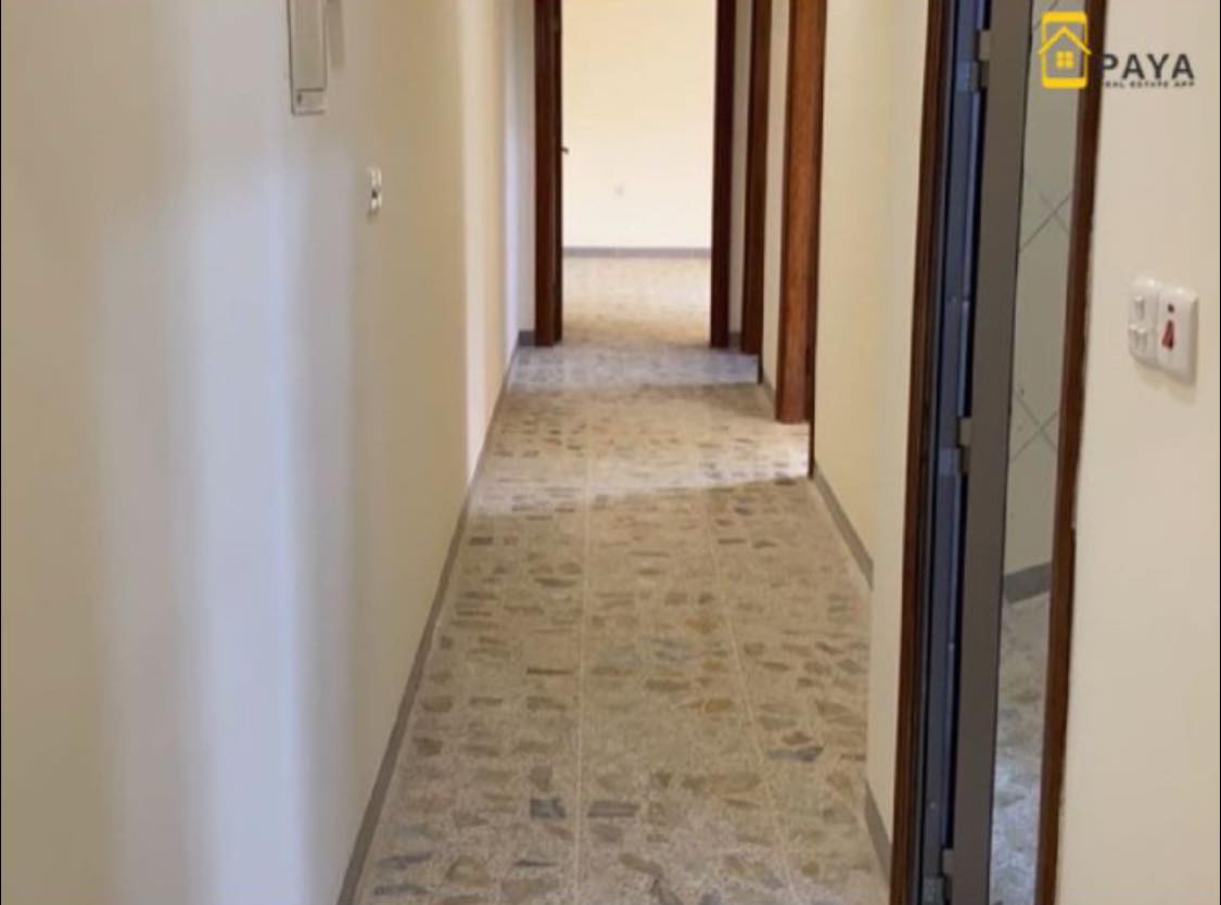 شقة للايجار في حي حطين مقابل مركز الاطباء
الفرع الثاني على يسره

مساحة 150م
شقة معزولة طابق ثالث
صالة
غرفتين نوم 2
مطبخ
خدمات 1
الشقة بناء حديث ونظيف

سعر الايجار الشهري/ 850 الف قابل للتفاوض
***********
