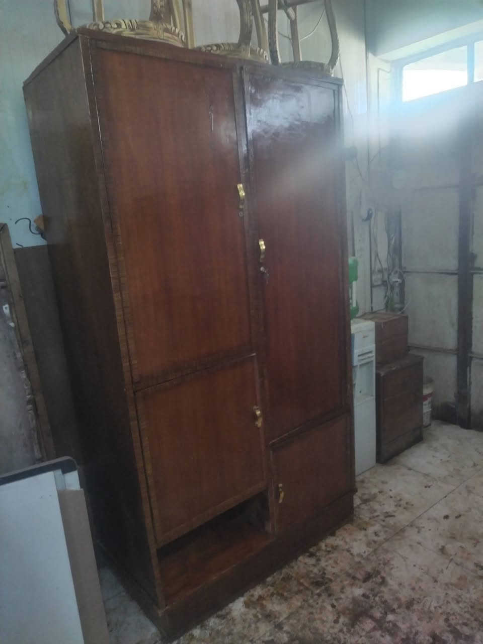 السلام عليكم
كنتور صاج بيبان مقطعه
وخانه مفتوحه سفلي للاحذيه
السعر ٦٥
المكان الكريعات مقابل مطعم البلام العائلي
موبايل ***********
لانرد على التعليقات فقط الاتصال
