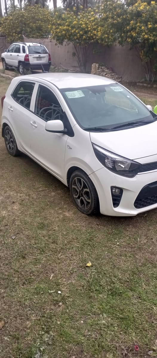 السلام عليكم بيع مستعجل
بيكانتو 2023 بدون رقم جديده اخت الزيرو 
تحكمات ستيرن 
رادار أمامي 
كامره خلفيه 
مثبت سرعه 
مانع انزلاق 
مري كهرباء 
اللون الابيض المرغوب بيها هواي مواصفات بعد  السعر 97 
للاستفسار الاتصال على الرقم *********** بي وات ساب
