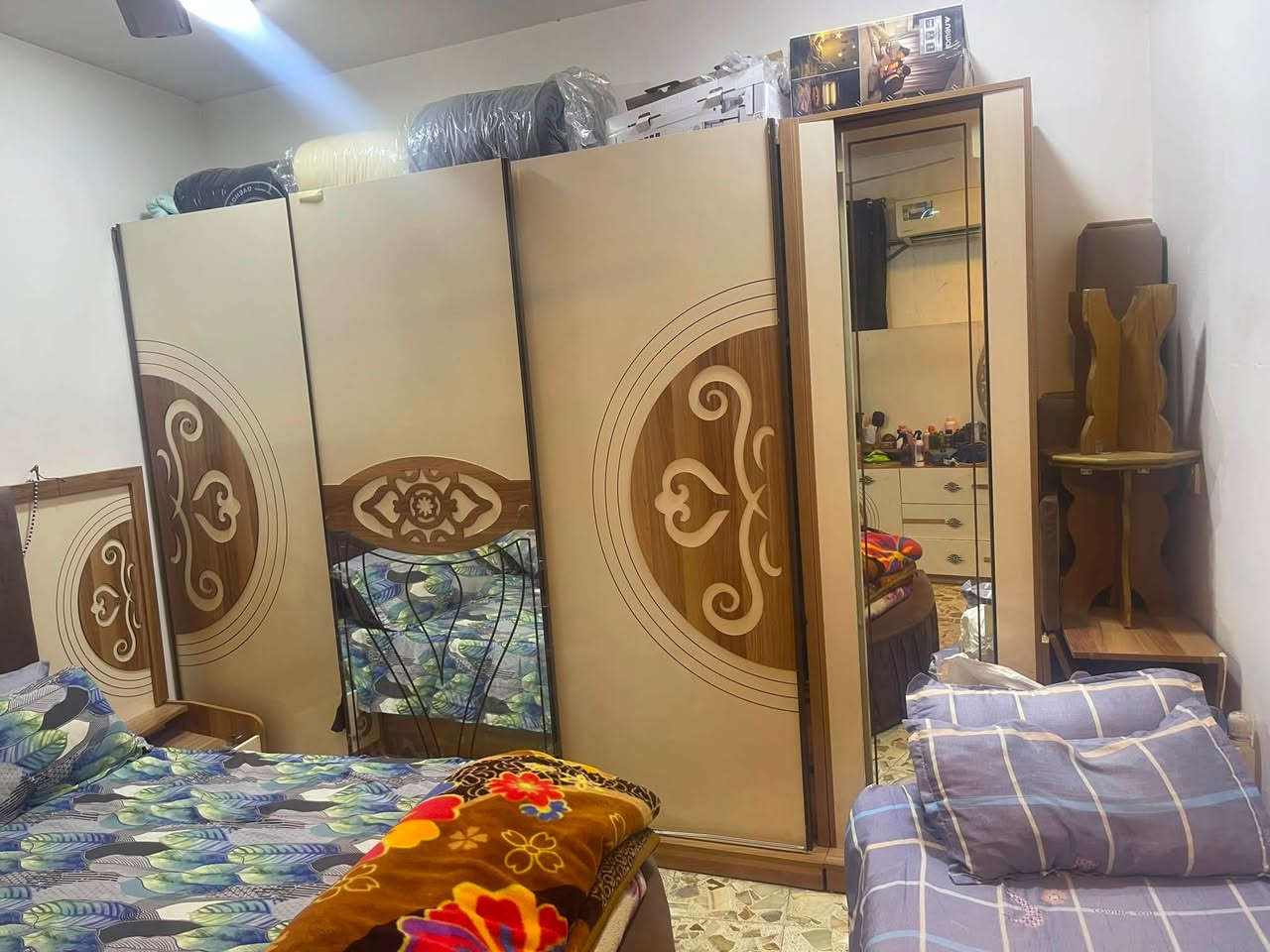 السلام عليكم غرفة للبيع مكاني كرادة داخل ***********
